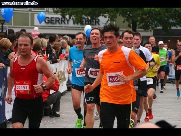 Einsteinmarathon - Zieleinlauf Beurer-Halbmarathon und weitere @ Muensterplatz - Bild 33