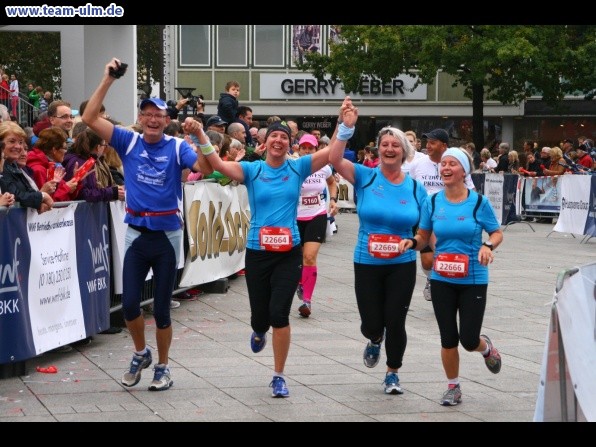 Einsteinmarathon - Zieleinlauf Beurer-Halbmarathon und weitere @ Muensterplatz - Bild 45