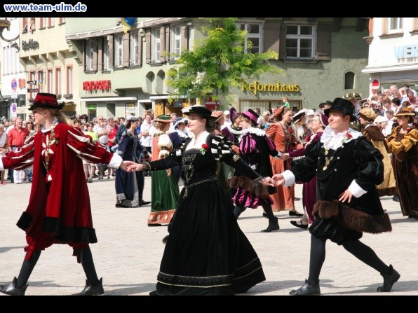 Festumzug - T&auml;nze und Gesang @ Biberach - Bild 2