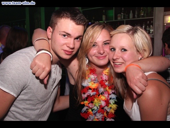 Trash Pop - Bikini Girls & Beach Boys @ Mahatma - Bild 19