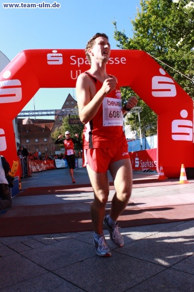 Zieleinlauf - Halbmarathon, Marathon @ Muensterplatz - Bild 100