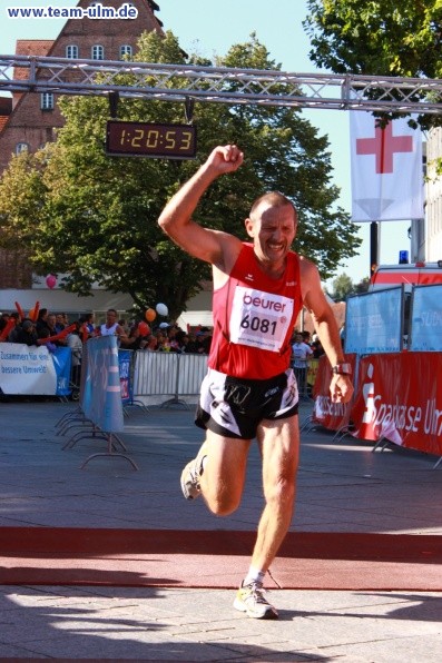 Zieleinlauf - Halbmarathon, Marathon @ Muensterplatz - Bild 102