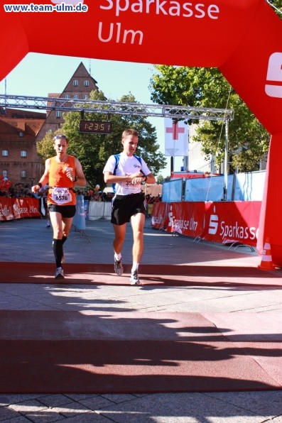 Zieleinlauf - Halbmarathon, Marathon @ Muensterplatz - Bild 116