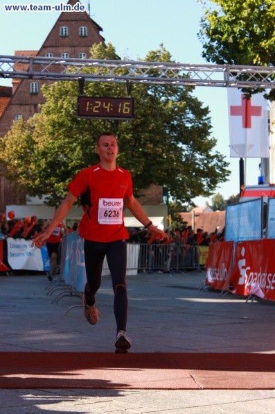 Zieleinlauf - Halbmarathon, Marathon @ Muensterplatz - Bild 119