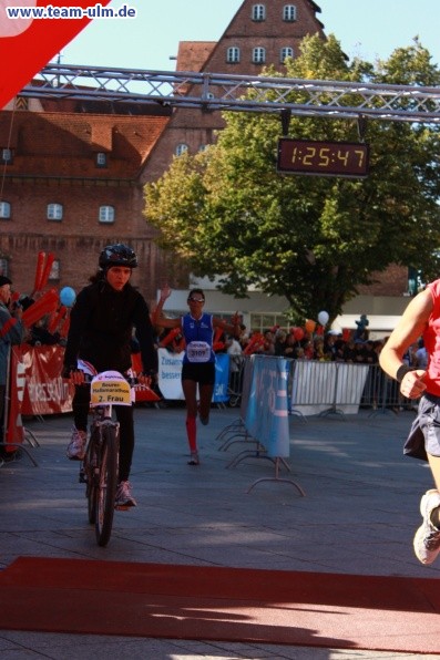 Zieleinlauf - Halbmarathon, Marathon @ Muensterplatz - Bild 123