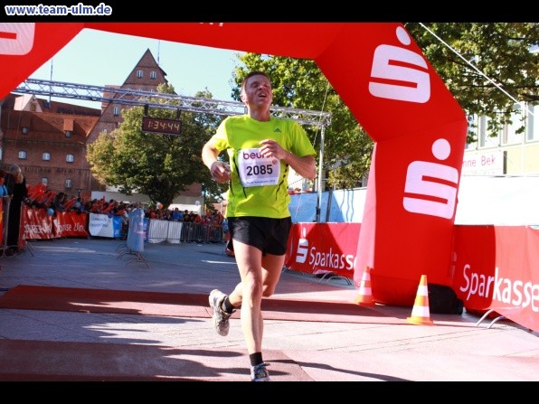 Zieleinlauf - Halbmarathon, Marathon @ Muensterplatz - Bild 144