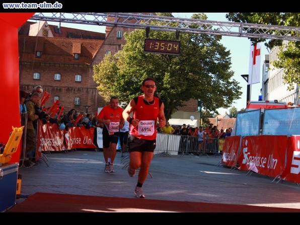 Zieleinlauf - Halbmarathon, Marathon @ Muensterplatz - Bild 146