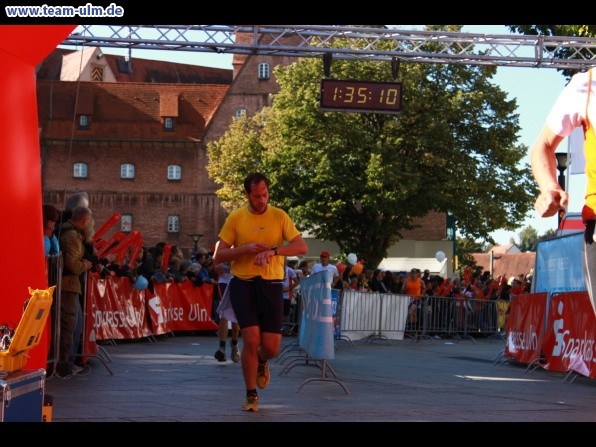 Zieleinlauf - Halbmarathon, Marathon @ Muensterplatz - Bild 148