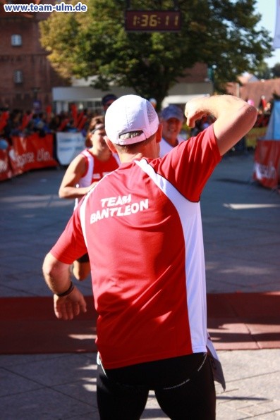 Zieleinlauf - Halbmarathon, Marathon @ Muensterplatz - Bild 149