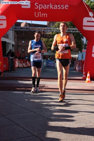 Zieleinlauf - Halbmarathon, Marathon @ Muensterplatz - Bild 15