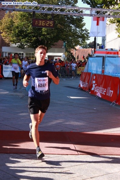 Zieleinlauf - Halbmarathon, Marathon @ Muensterplatz - Bild 150