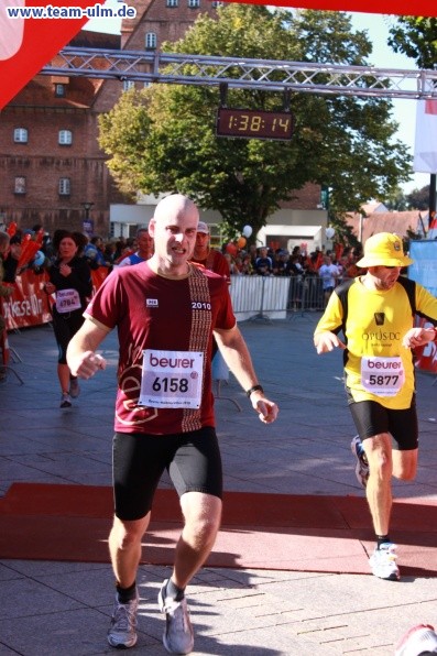 Zieleinlauf - Halbmarathon, Marathon @ Muensterplatz - Bild 154