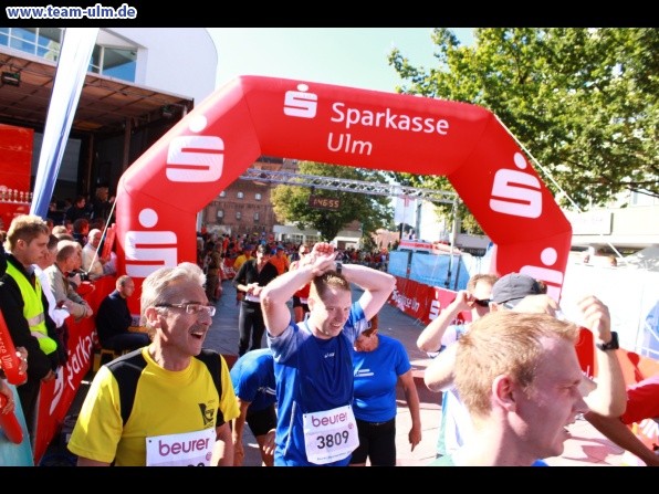 Zieleinlauf - Halbmarathon, Marathon @ Muensterplatz - Bild 166