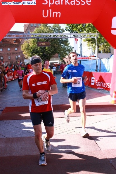 Zieleinlauf - Halbmarathon, Marathon @ Muensterplatz - Bild 168