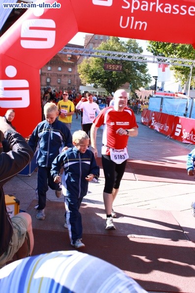 Zieleinlauf - Halbmarathon, Marathon @ Muensterplatz - Bild 176