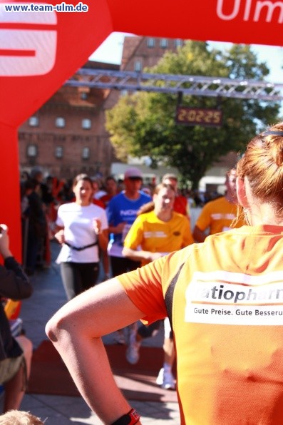 Zieleinlauf - Halbmarathon, Marathon @ Muensterplatz - Bild 180