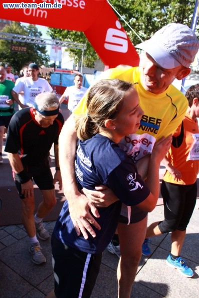 Zieleinlauf - Halbmarathon, Marathon @ Muensterplatz - Bild 182