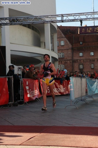 Zieleinlauf - Halbmarathon, Marathon @ Muensterplatz - Bild 3