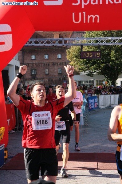 Zieleinlauf - Halbmarathon, Marathon @ Muensterplatz - Bild 34