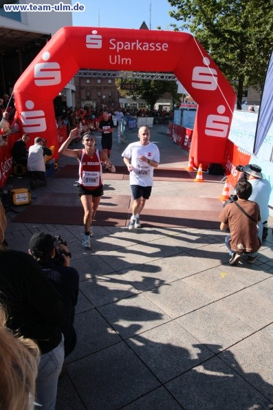 Zieleinlauf - Halbmarathon, Marathon @ Muensterplatz - Bild 42