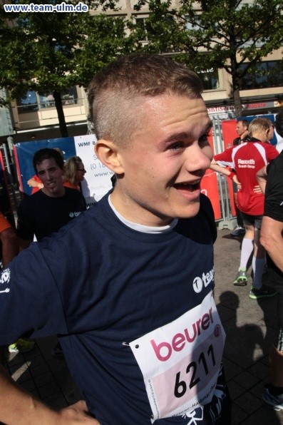Zieleinlauf - Halbmarathon, Marathon @ Muensterplatz - Bild 47
