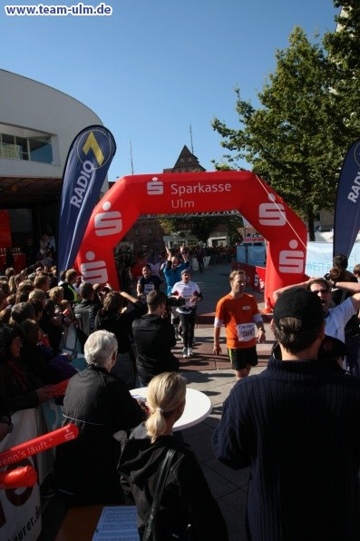 Zieleinlauf - Halbmarathon, Marathon @ Muensterplatz - Bild 59