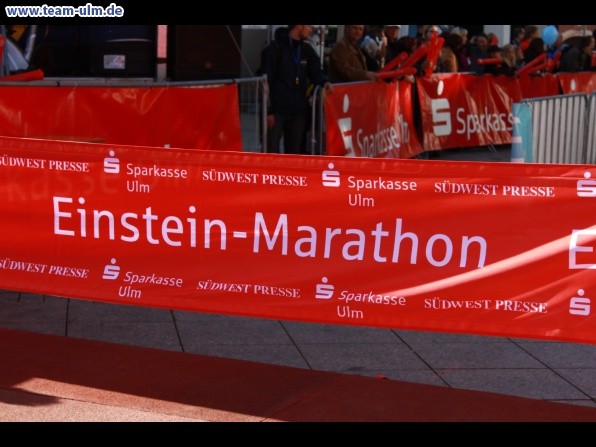 Zieleinlauf - Halbmarathon, Marathon @ Muensterplatz - Bild 68