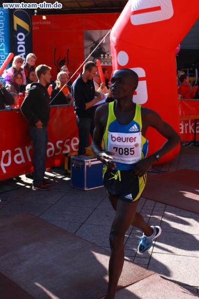Zieleinlauf - Halbmarathon, Marathon @ Muensterplatz - Bild 72