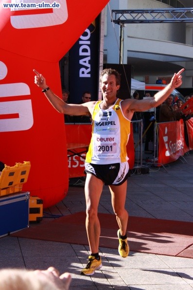 Zieleinlauf - Halbmarathon, Marathon @ Muensterplatz - Bild 73