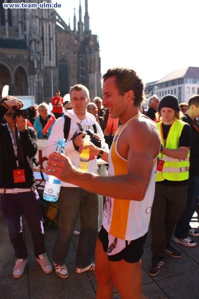 Zieleinlauf - Halbmarathon, Marathon @ Muensterplatz - Bild 74