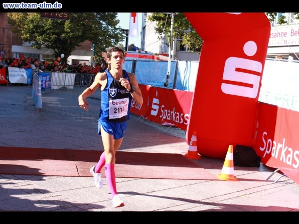 Zieleinlauf - Halbmarathon, Marathon @ Muensterplatz - Bild 82