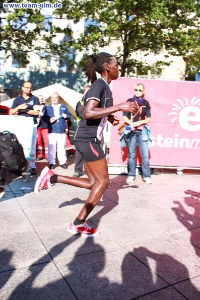 Zieleinlauf - Halbmarathon, Marathon @ Muensterplatz - Bild 92