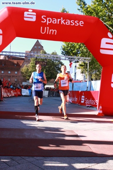 Zieleinlauf - Halbmarathon, Marathon @ Muensterplatz - Bild 94