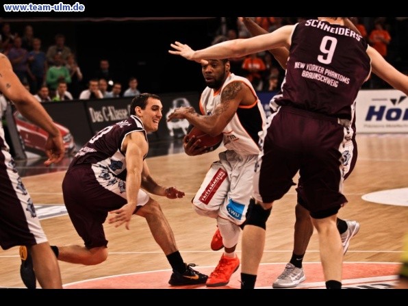 Ulm gegen Braunschweig PlayOff Viertelfinale #3 @ Ratiopharm Arena - Bild 10