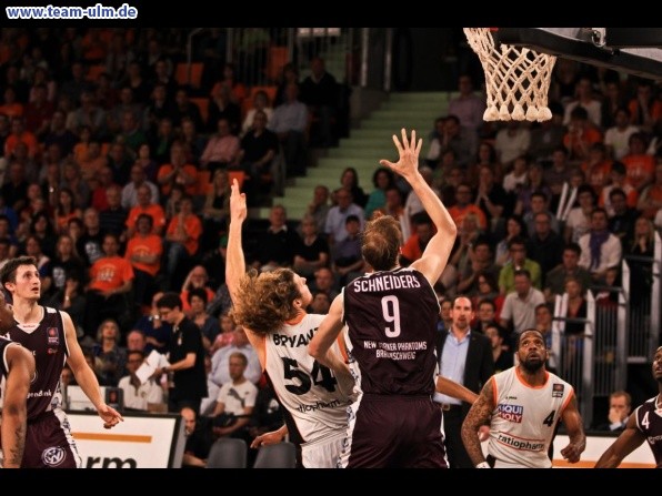 Ulm gegen Braunschweig PlayOff Viertelfinale #3 @ Ratiopharm Arena - Bild 36