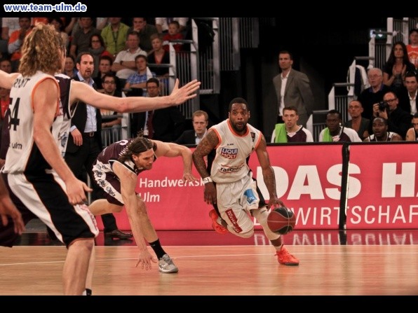 Ulm gegen Braunschweig PlayOff Viertelfinale #3 @ Ratiopharm Arena - Bild 37