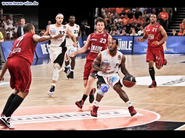 ratiopharm Ulm - W&uuml;rzburg PlayOff Halbfinale #3 @ Ratiopharm Arena - Bild 32